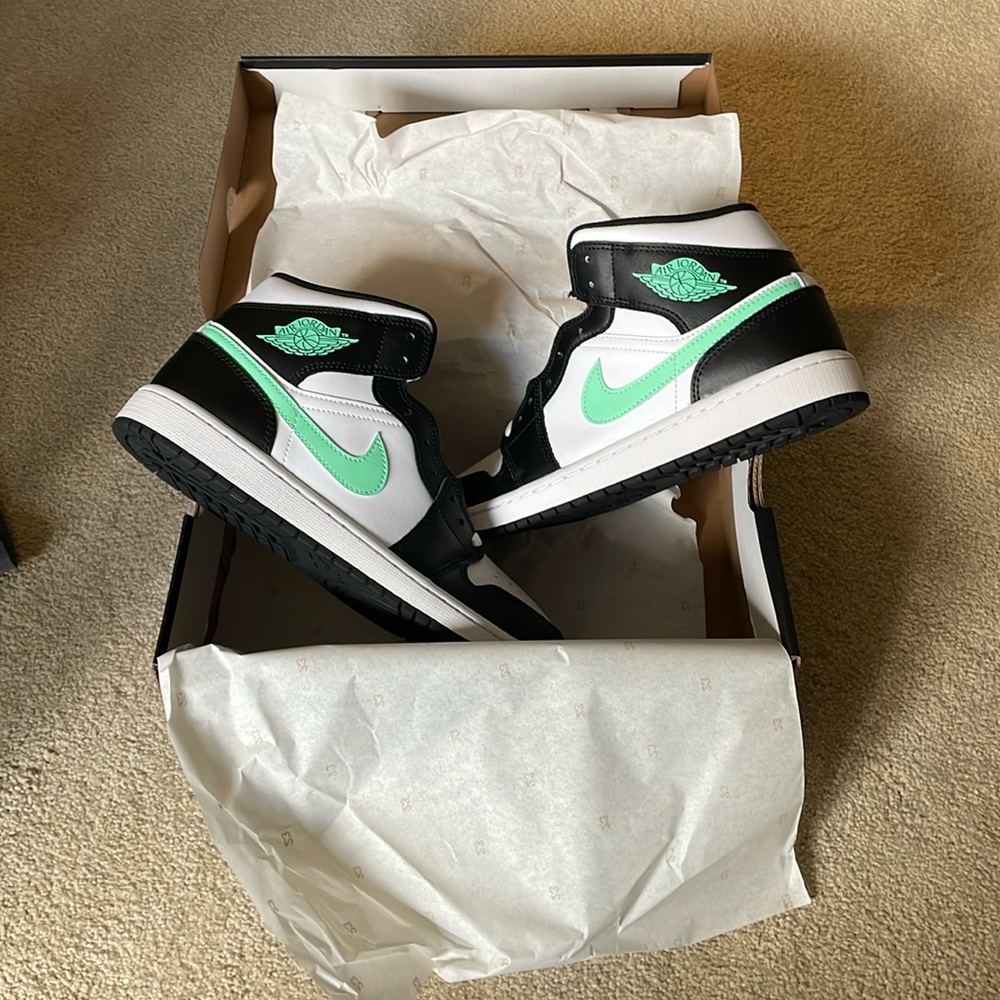 Air Jordan 1 Mid White/Black/Green Glow